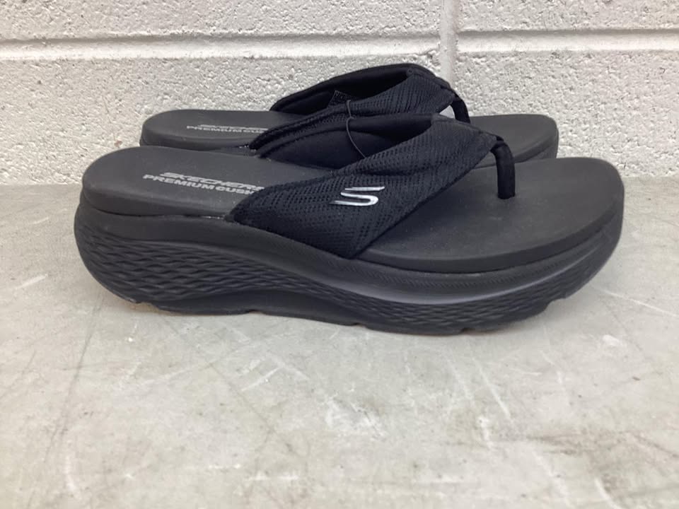 Skechers Women's Flip-Flop, Size 7