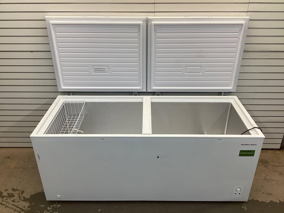 Hamilton Beach 79 in. Wide 25 cu. ft. Freezer Manual Defrost Dual Door Chest Freezer with Garage Ready in White