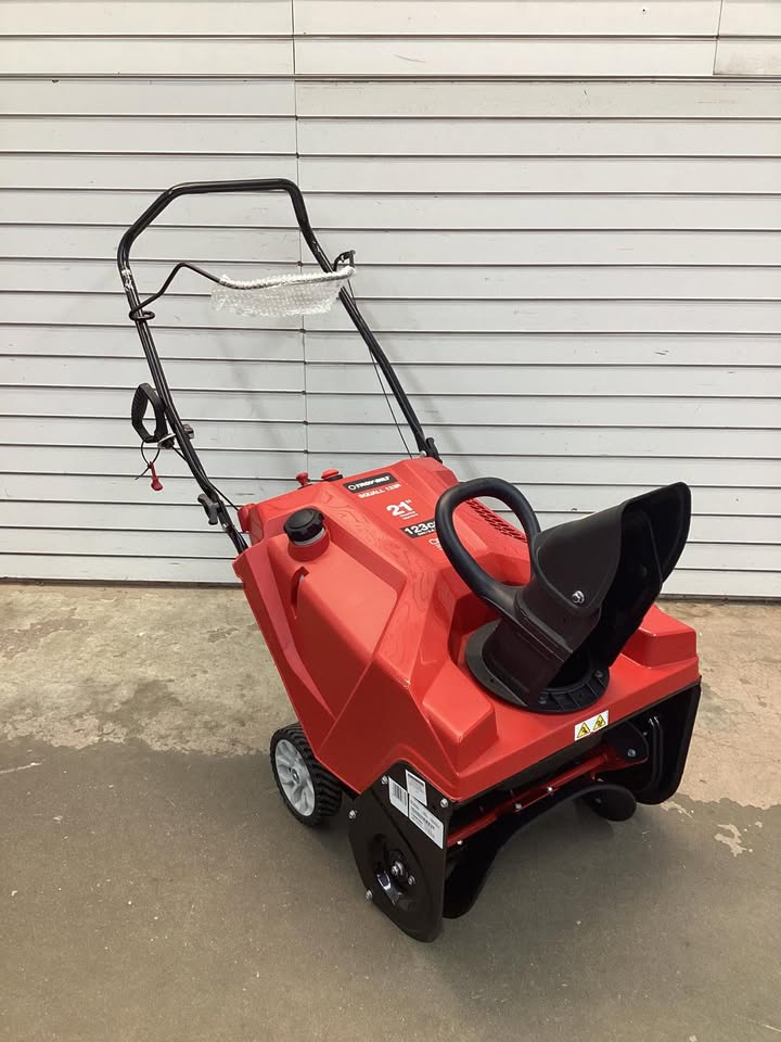 Troy-Bilt Squall 123R 21 in. 123 cc Single-Stage Gas Snow Blower with E-Z Chute Control