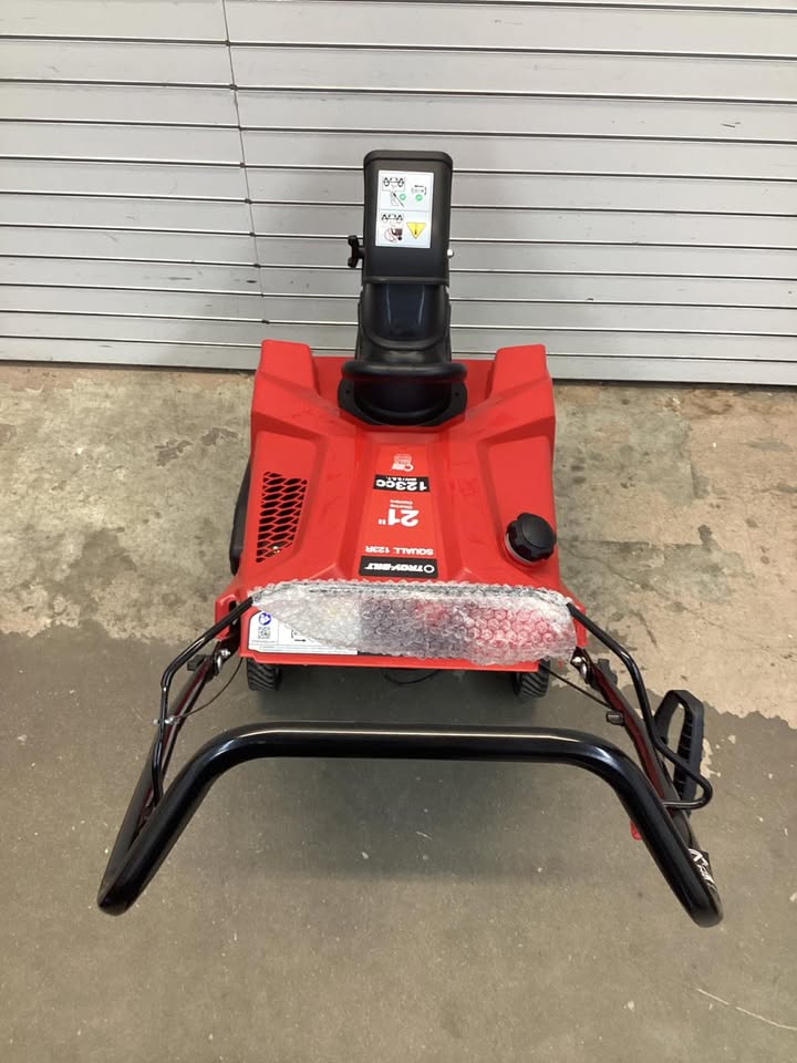 Troy-Bilt Squall 123R 21 in. 123 cc Single-Stage Gas Snow Blower with E-Z Chute Control
