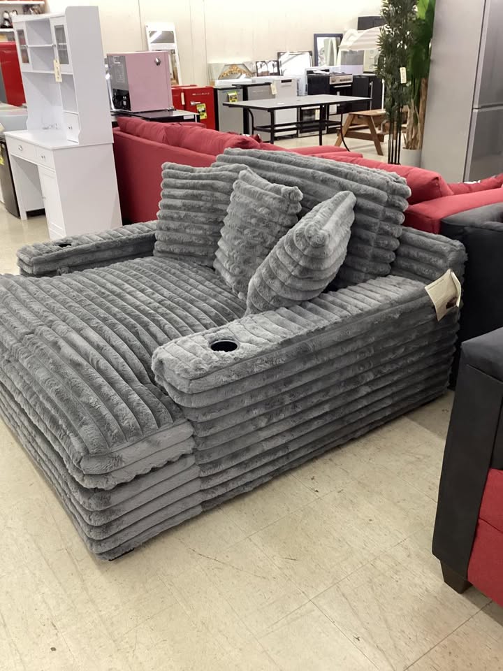 Oversized Cozy Chaise Lounger with Dual Cup Holders & USB/USB-C Charging Ports (65.5" x 64" x 37")