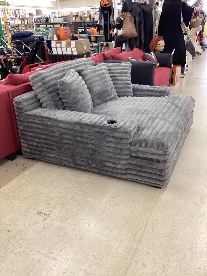Oversized Cozy Chaise Lounger with Dual Cup Holders & USB/USB-C Charging Ports (65.5" x 64" x 37")