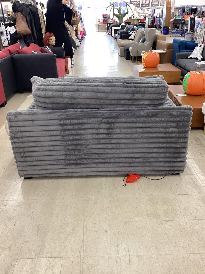 Oversized Cozy Chaise Lounger with Dual Cup Holders & USB/USB-C Charging Ports (65.5" x 64" x 37")