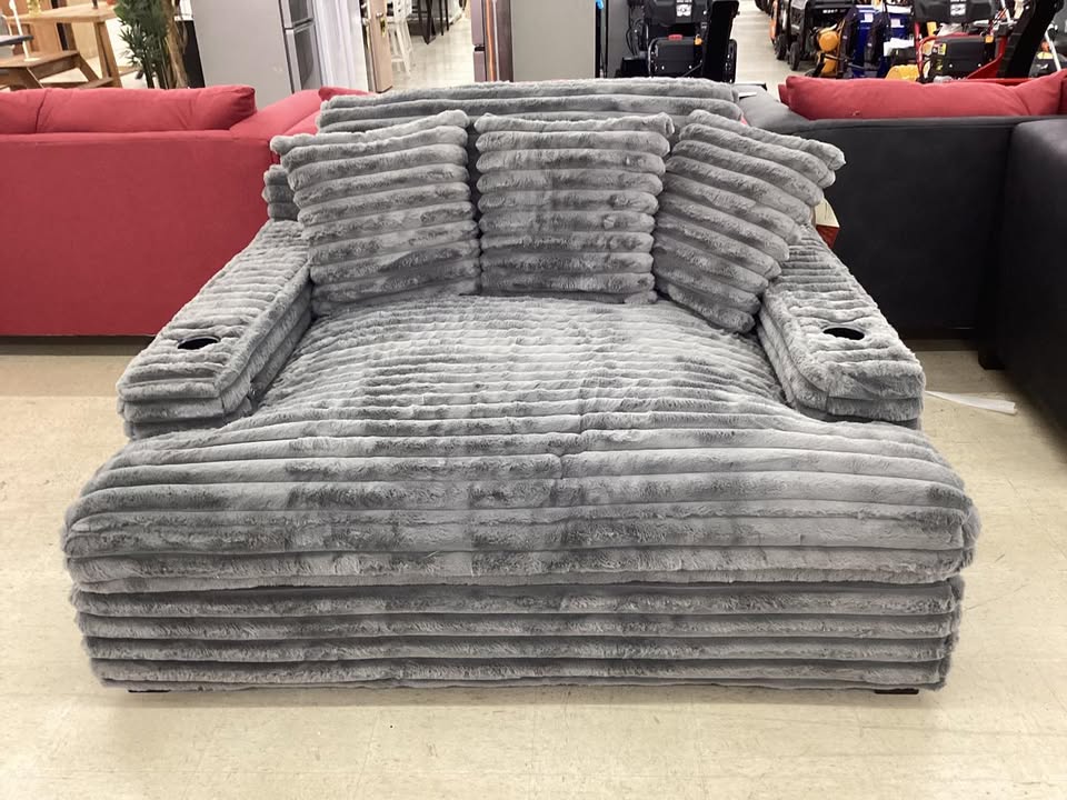 Oversized Cozy Chaise Lounger with Dual Cup Holders & USB/USB-C Charging Ports (65.5" x 64" x 37")