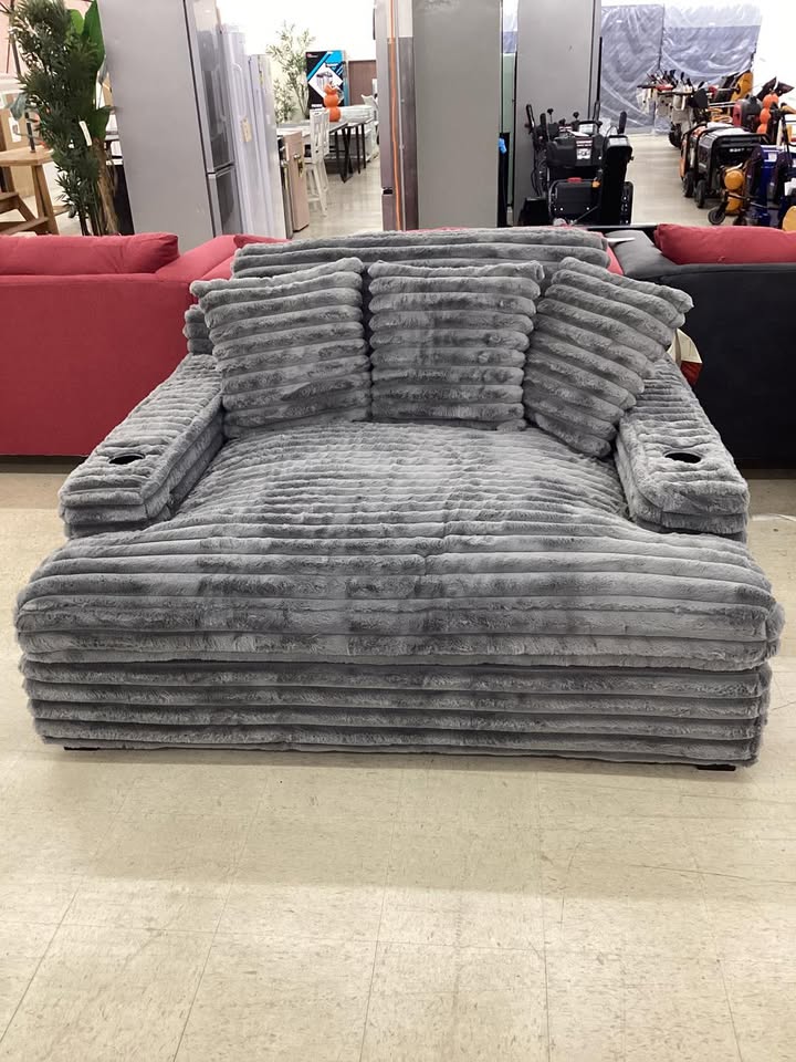 Oversized Cozy Chaise Lounger with Dual Cup Holders & USB/USB-C Charging Ports (65.5" x 64" x 37")