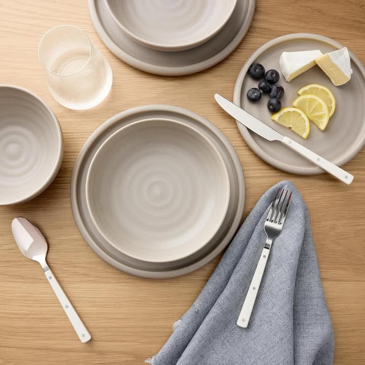 Member's Mark 16-Piece Bubble Reactive Dinnerware Set