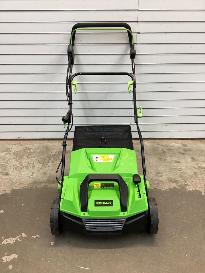Lightly Used 15 in. 13 Amp Corded Scarifier Electric Lawn Dethatcher w/50L Collection Bag