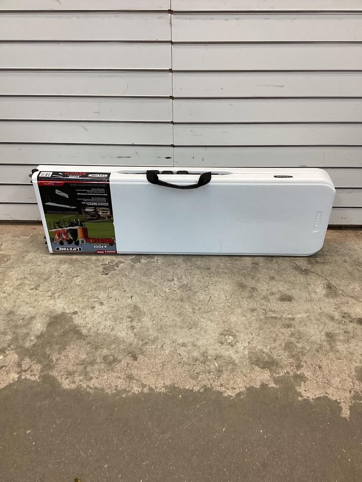 Lifetime 6 Ft. Light Commercial Fold-In-Half Bench