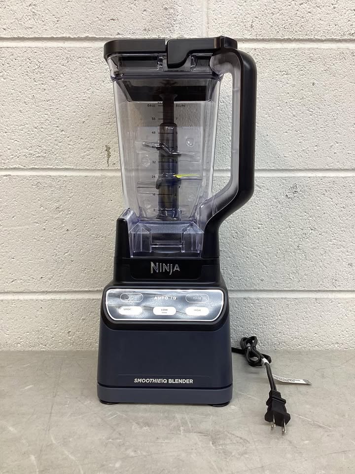 Ninja SMOOTHIEiQ 1400PW Blender, 72-oz XL Pitcher, Auto-iQ Preset