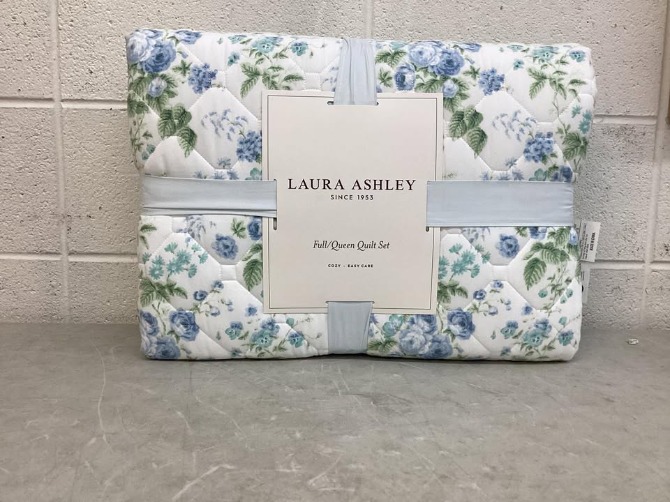 Laura Ashley 3-Piece Reversible Soft Quilt Set, Size Queen