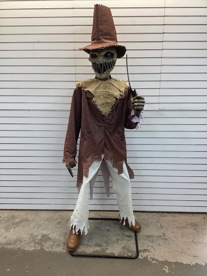 Home Accents Holiday 6.5 FT Grave & Bones Animated LED Soul Slasher