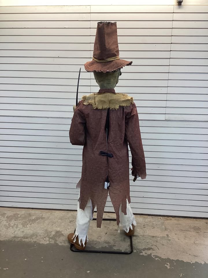 Home Accents Holiday 6.5 FT Grave & Bones Animated LED Soul Slasher