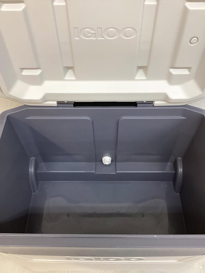 Igloo Bone White and Gray 60-Quart Sunset Roller Cooler
