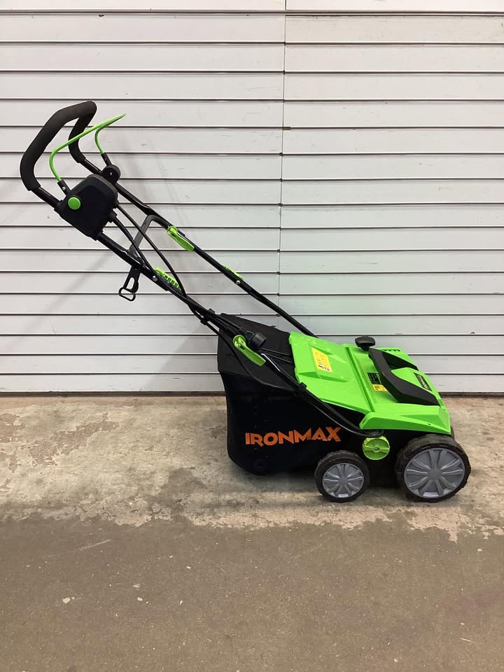 Lightly Used 15 in. 13 Amp Corded Scarifier Electric Lawn Dethatcher w/50L Collection Bag