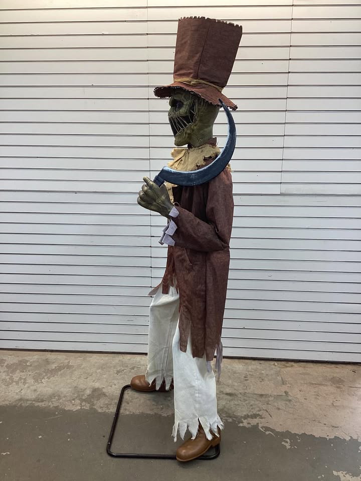 Home Accents Holiday 6.5 FT Grave & Bones Animated LED Soul Slasher