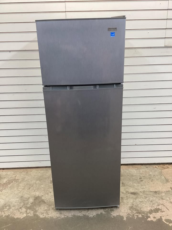 Lightly Used Frigidaire Gallery 7.5 Cu. Ft. Top Mount Fridge