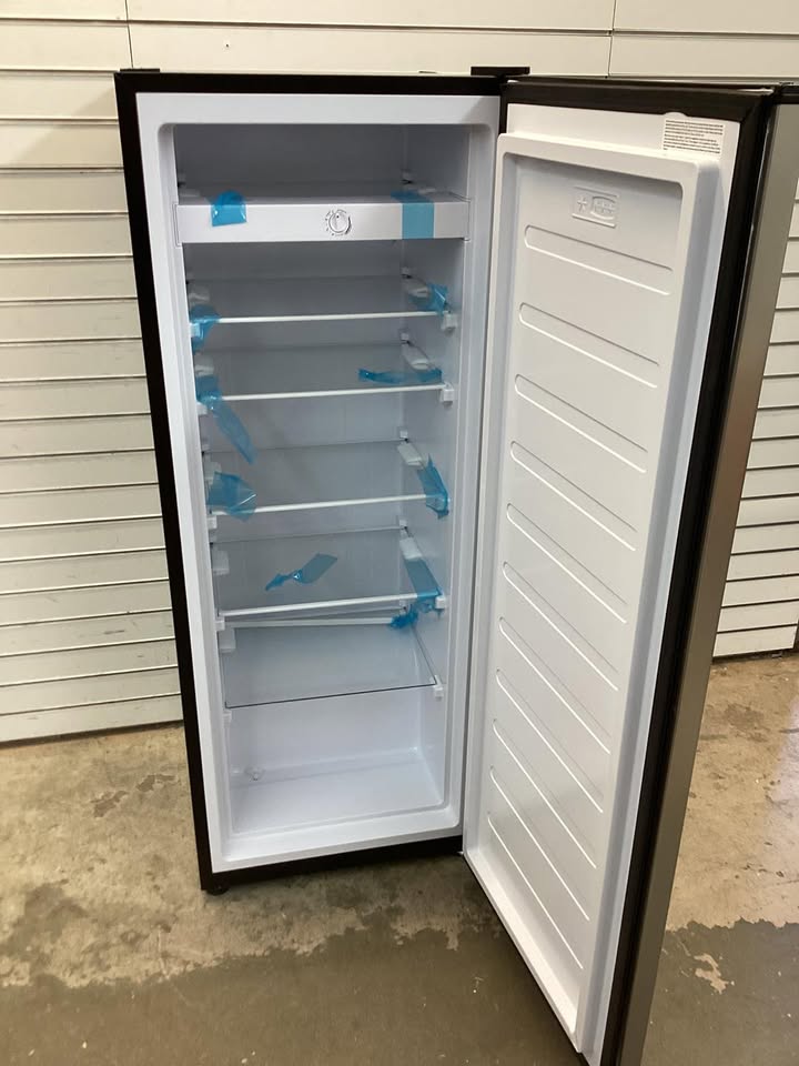 Frigidaire 7.0 cu. ft. Upright Convertible Fridge/Freezer