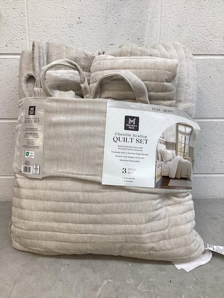 Member’s Mark 3-Piece Chenille Scallop Quilt Set