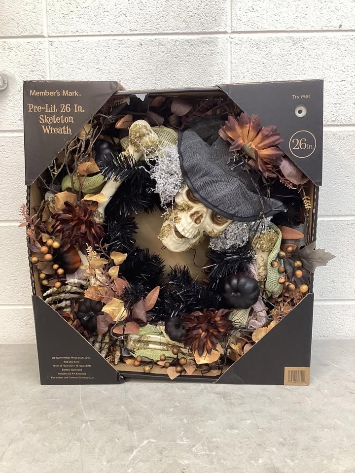 Member's Mark 26" Pre-Lit Skeleton Wreath