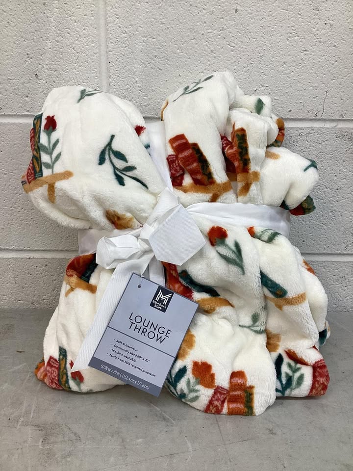 Member's Mark Avid Book Reader Lounge Throw, 60" x 70"