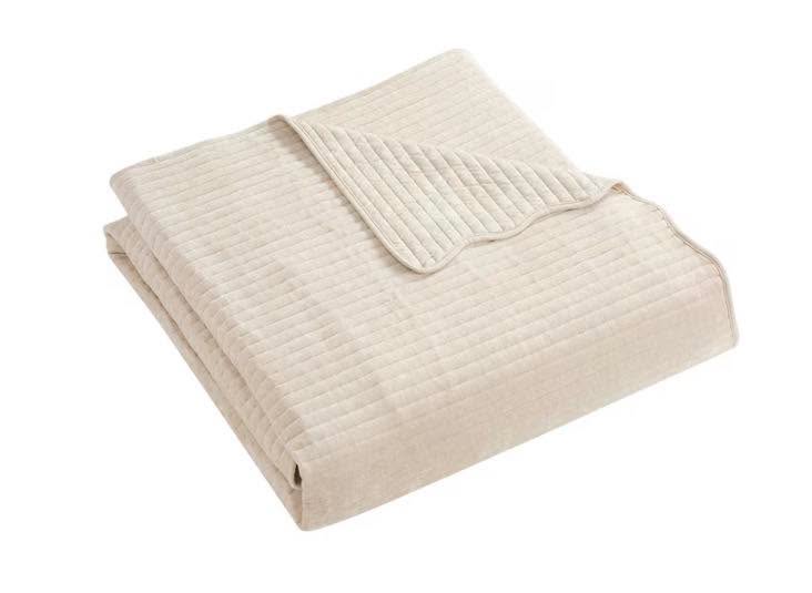Member’s Mark 3-Piece Chenille Scallop Quilt Set