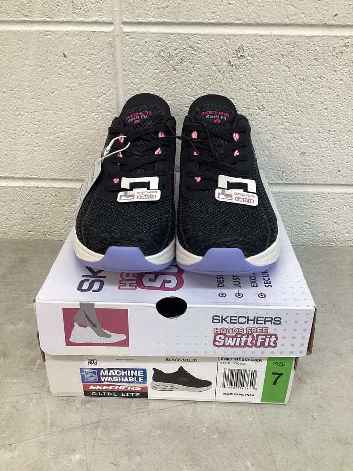 Skechers Women's Swift Fit Sneaker, Size 7