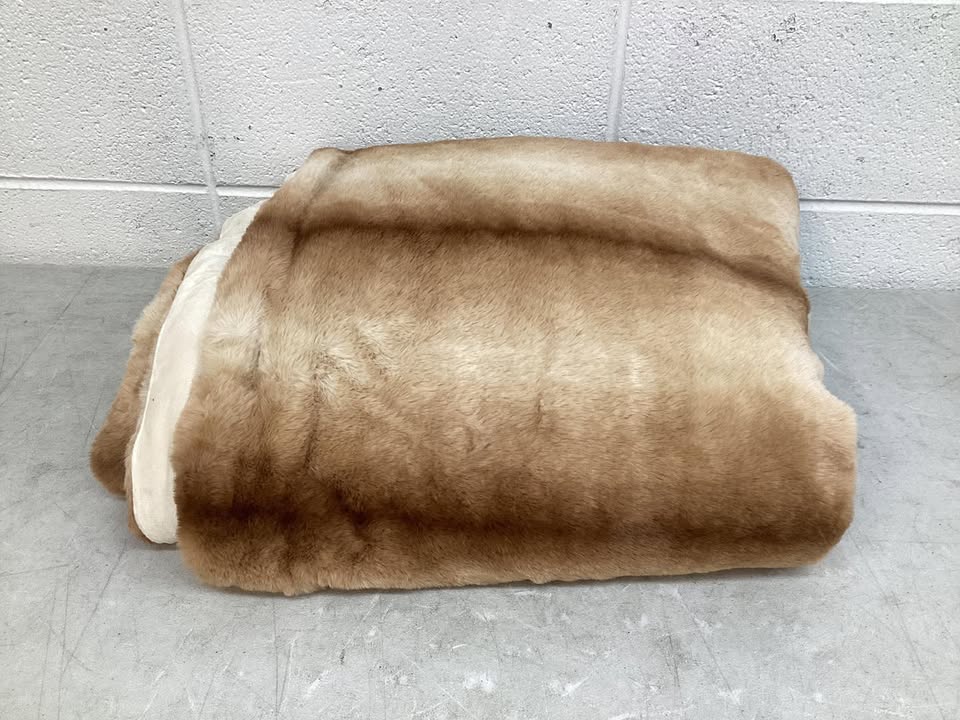 Member's Mark Luxury Faux Fur Throw, 60" x 70"