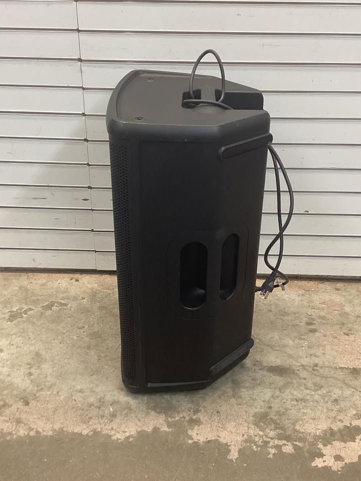 Lightly Used JBL EON715 15" 1,300W Powered Loudspeaker