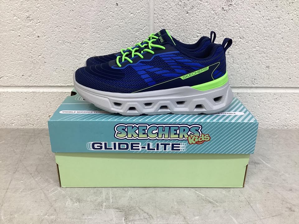 Skechers Boys Hands Free Swift Fit Flex Glide Sneaker, Size 2