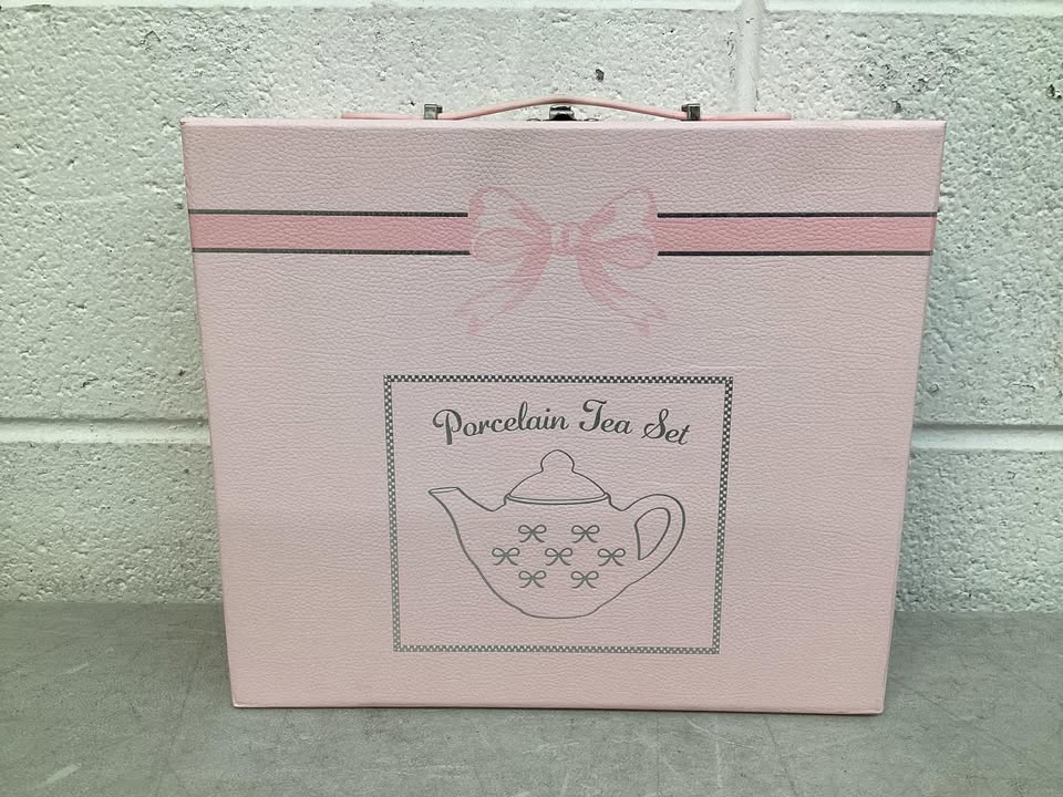 Member's Mark Porcelain Tea Set, 14 pc.