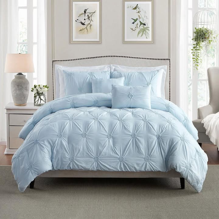 Swift Home Ultra Plush Floral Pintuck Comforter Set, SizeTwin/TwinXL