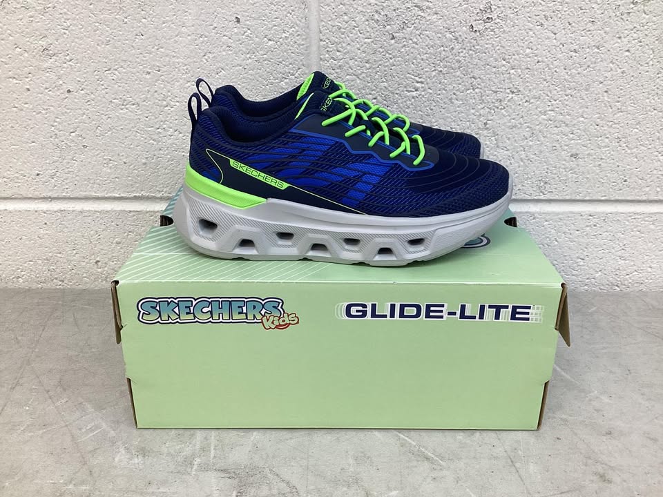 Skechers Boys Hands Free Swift Fit Flex Glide Sneaker, Size 2