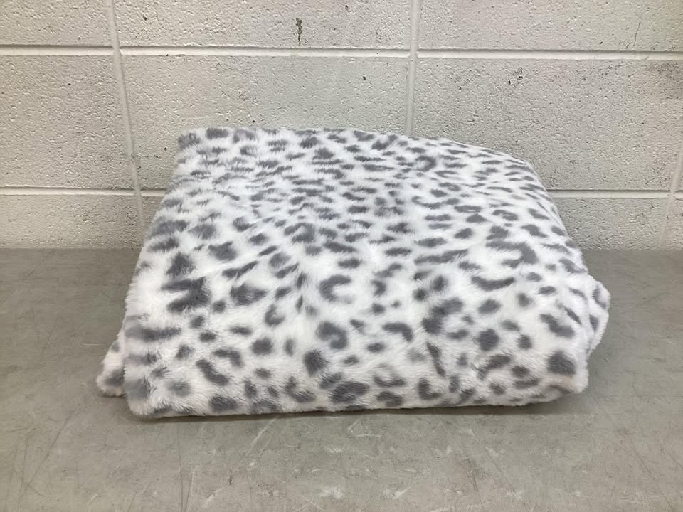 Member's Mark Luxury Faux Fur Throw, 60" x 70"