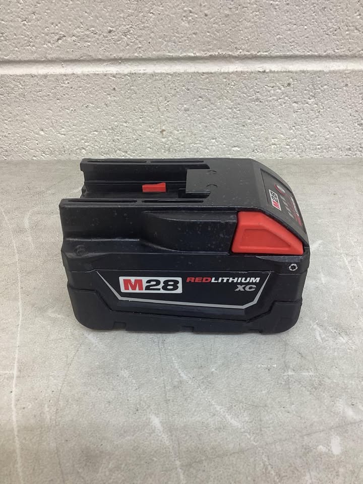 Lightly Used Milwaukee M28 28-Volt Lithium-Ion XC Extended Capacity Battery Pack 3. 0Ah