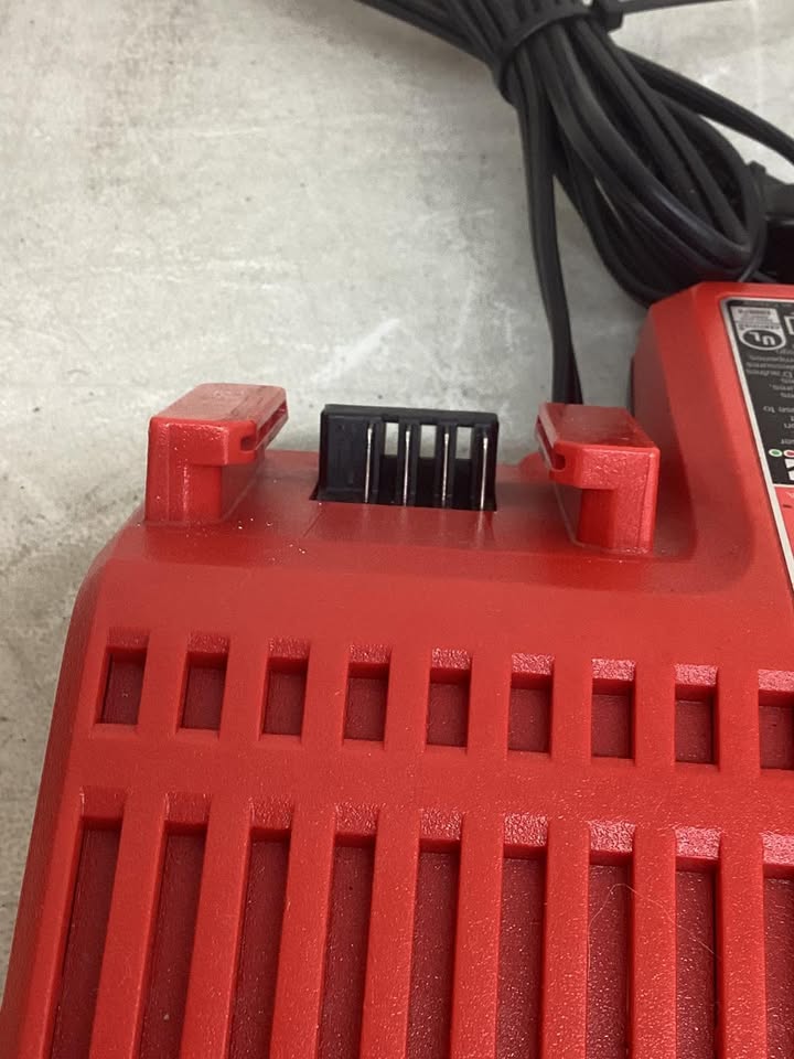 Lightly Used Milwaukee M12 and M18 12-Volt/18-Volt Lithium-Ion Multi-Voltage Battery Charger