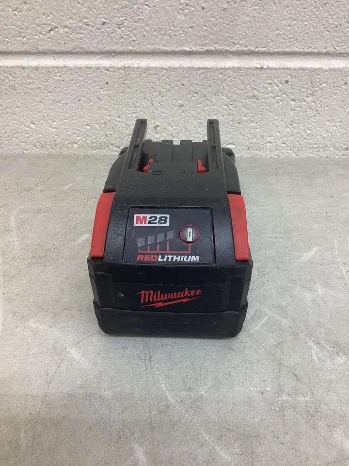 Lightly Used Milwaukee M28 28-Volt Lithium-Ion XC Extended Capacity Battery Pack 3. 0Ah