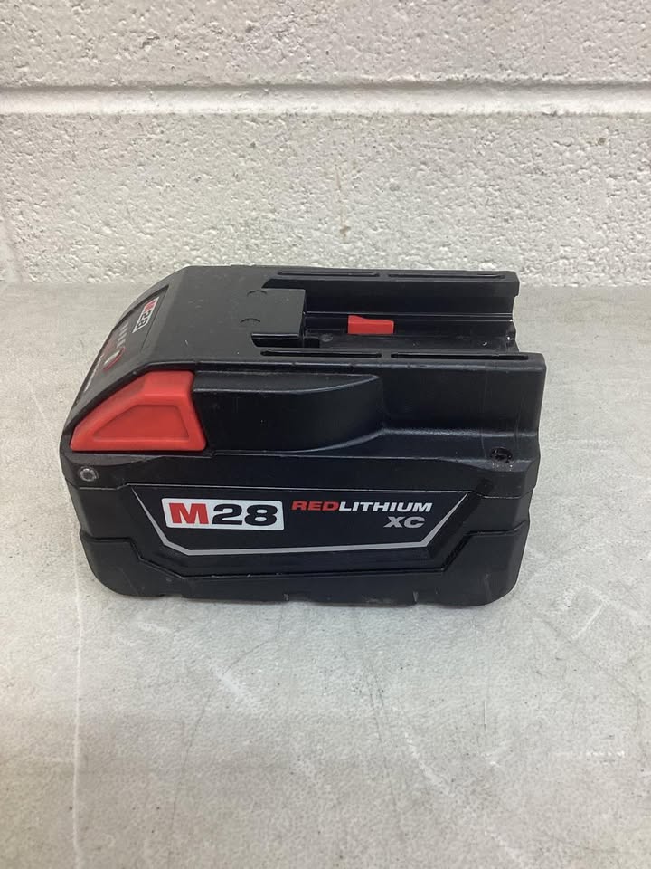 Lightly Used Milwaukee M28 28-Volt Lithium-Ion XC Extended Capacity Battery Pack 3. 0Ah