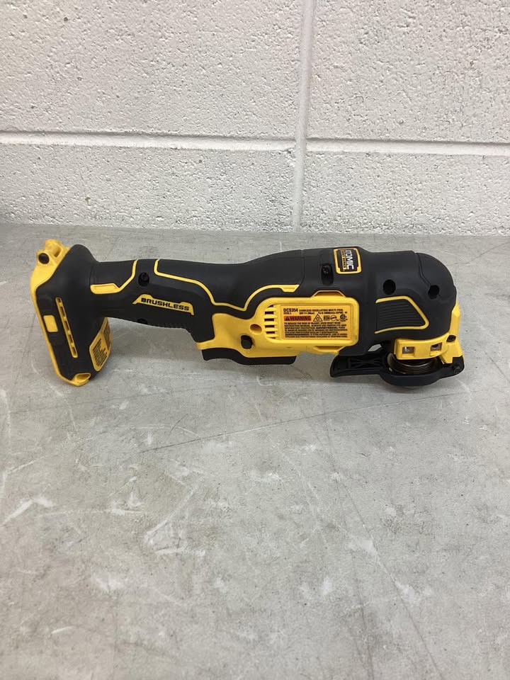 Lightly Used Dewalt ATOMIC 20V MAX Cordless Brushless Oscillating Multi Tool (Tool Only)