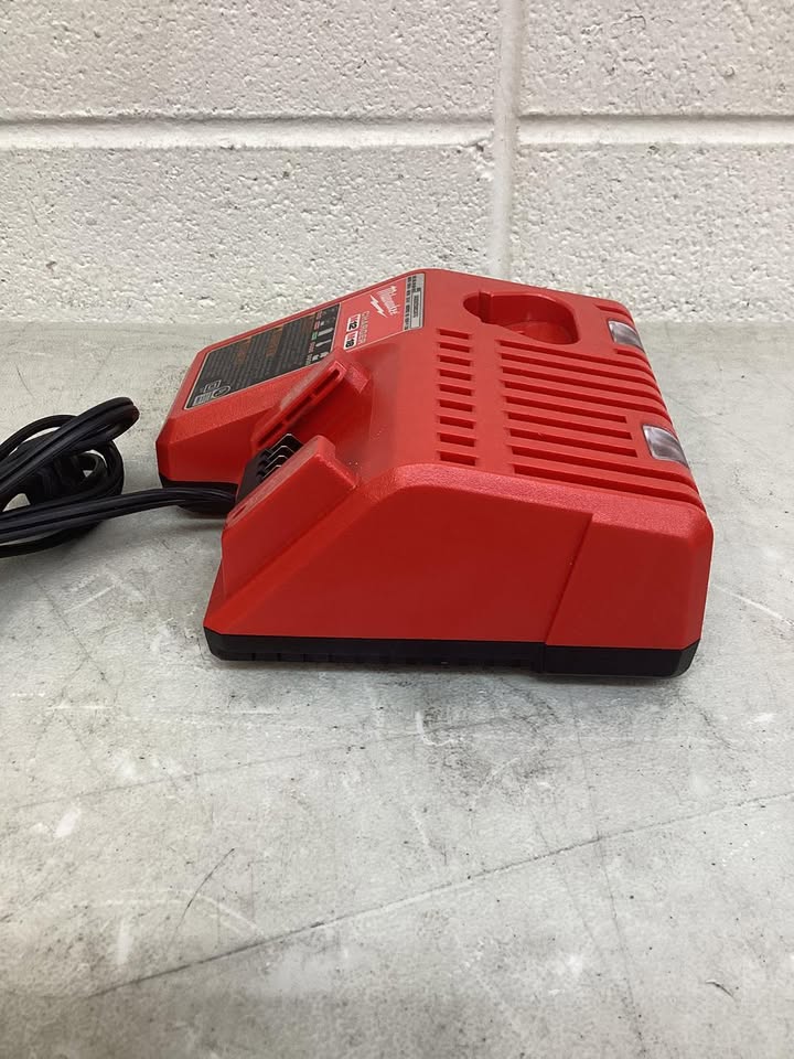 Lightly Used Milwaukee M12 and M18 12-Volt/18-Volt Lithium-Ion Multi-Voltage Battery Charger
