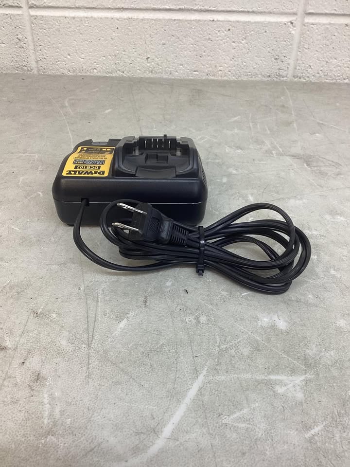 DeWALT DCB107 12V/20V MAX Lithium Ion Charger