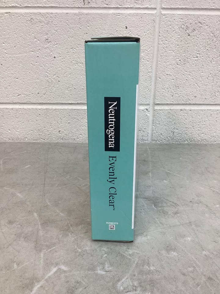 Neutrogena Evenly Clear Acne-Prone Skin Essentials Set