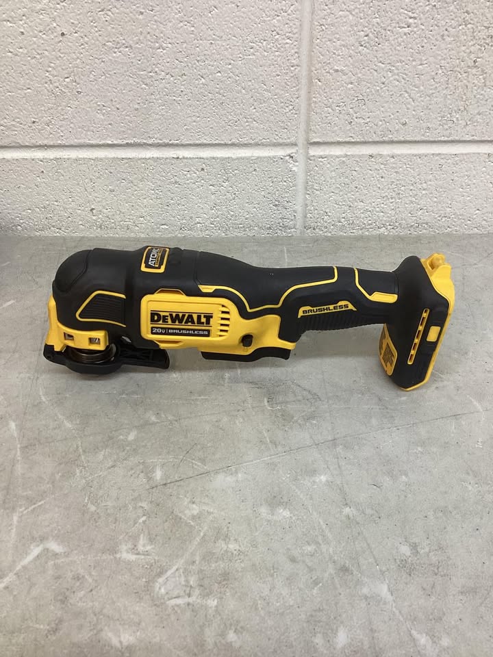 Lightly Used Dewalt ATOMIC 20V MAX Cordless Brushless Oscillating Multi Tool (Tool Only)