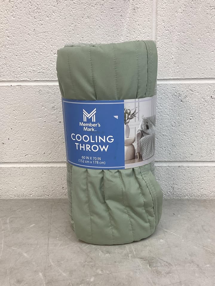 Member’s Mark Cooling Throw 60” x 70”
