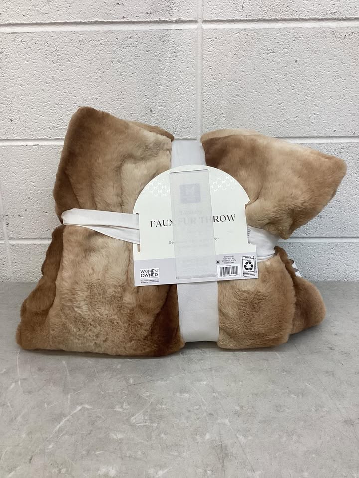 Member's Mark Luxury Faux Fur Throw, 60" x 70"