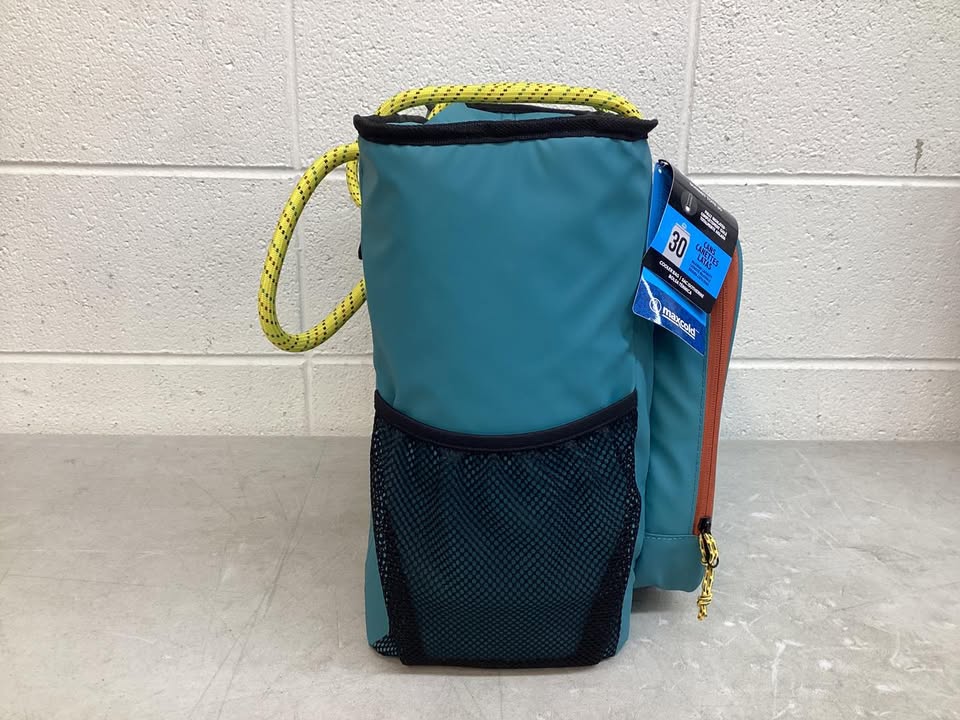 Igloo 30 Can Capacity Summit Tote Soft Side Cooler