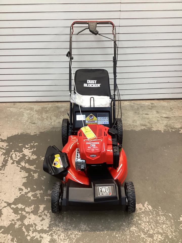 CRAFTSMAN M230 21-in Gas Self-propelled lawn mower with 163-cc Briggs and Stratton Engine