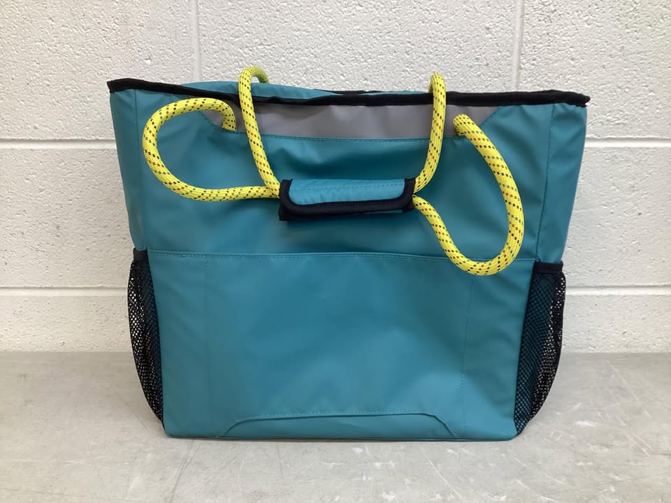 Igloo 30 Can Capacity Summit Tote Soft Side Cooler