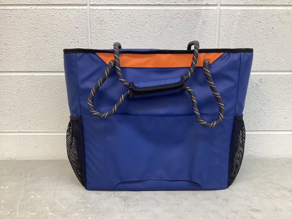 Igloo 30 Can Capacity Summit Tote Soft Side Cooler