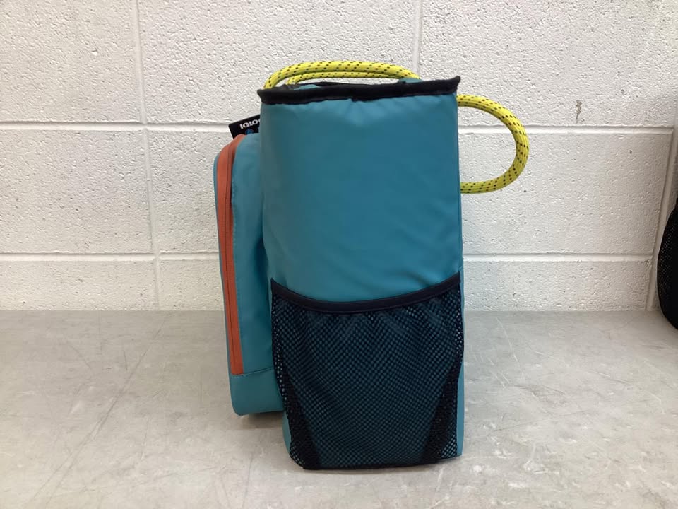 Igloo 30 Can Capacity Summit Tote Soft Side Cooler