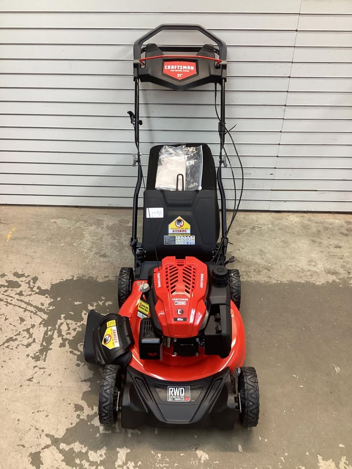 CRAFTSMAN M320 21-in Gas Self-propelled lawn mower with 163-cc Briggs and Stratton Engine